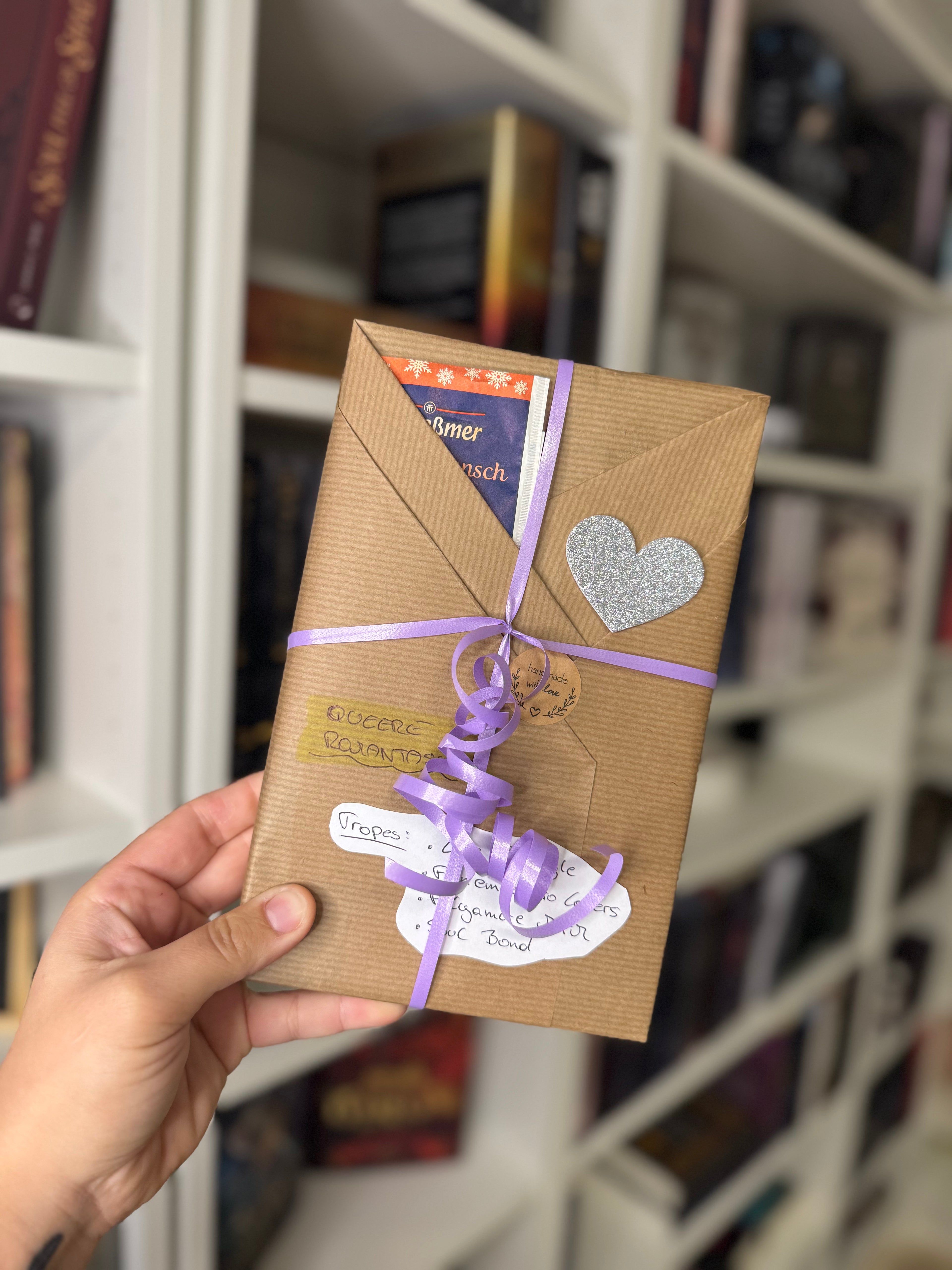 Blind Date with a Book - "Queere Romantasy"