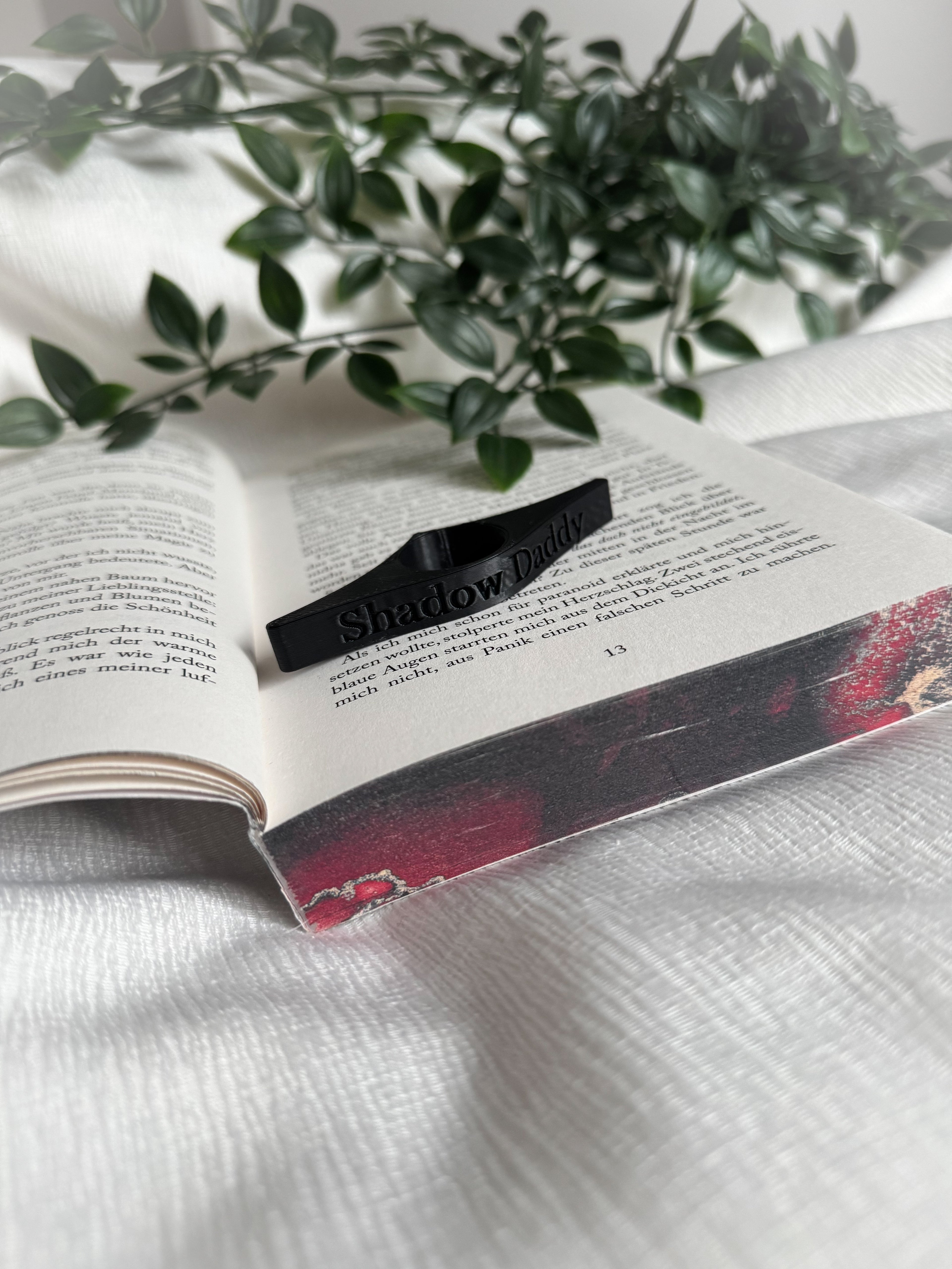 Page Holder "Shadow Daddy"